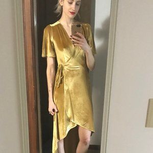 Lulu’s Gold Velvet Wrap Dress NWOT